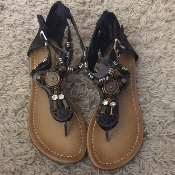 Never Worn Size 8 sandals. Too small for my feet - Picture 1 of 4